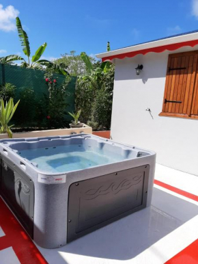 Maison charmante avec vue sur la mer à Petit-Canal + Jacuzzi
